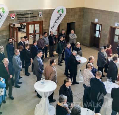 Foto des Albums: Zulassungsstelle mit Bahnhofsfrühstück eröffnet