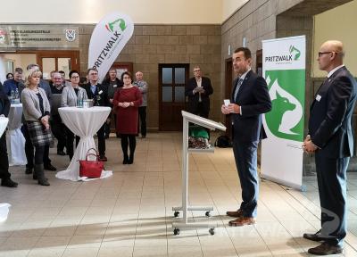 Foto des Albums: Zulassungsstelle mit Bahnhofsfrühstück eröffnet