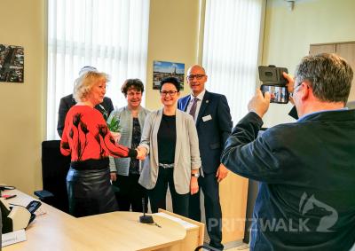 Foto des Albums: Zulassungsstelle mit Bahnhofsfrühstück eröffnet