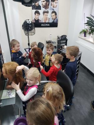 Besuch im Salon Modern Hair Team. Foto: Kita AllerHand  (Bild vergr&ouml;&szlig;ern)
