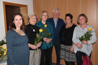 10-j&auml;hrige Mitgliedschaft, 2.v.l. Brigitte Windheim, Margarete Skubowski, g.r. Regina Gei&szlig;ler, nicht auf dem Bild: Condula Spillmann    (Bild vergr&ouml;&szlig;ern)