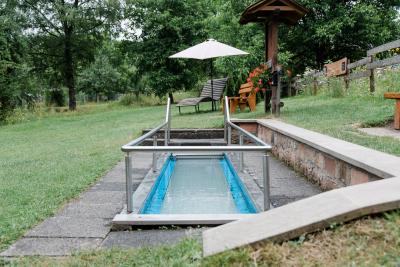Wassertretanlage in Li&szlig;berg direkt am Vulkanradweg  (Bild vergr&ouml;&szlig;ern)