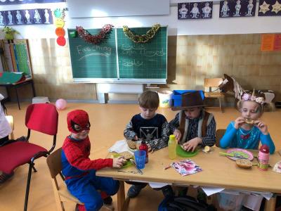Foto des Albums: Fasching 2020 - mit Schulfrühstück und Cajon!