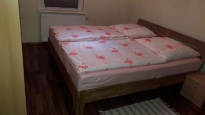 Ferienwohnung Nies - Schlafzimmer  (Bild vergr&ouml;&szlig;ern)