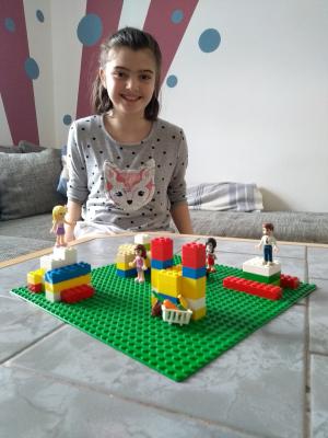Anna-Lena und ihre "Quadercity" - Auch bei ihr versteckt sich ein Osternest. 