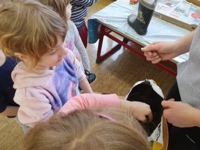Foto des Albums: Gummistiefel - Schulgarten und Bildungshaus