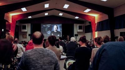 Pr&auml;sentation des Videos mit dem "Making of" w&auml;hrend der Releaseparty" 