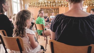 &Uuml;ben im S&auml;ngerheim des Volks-Chors Birkenau mit allen Kindern als Generalprobe f&uuml;r die Ton- und Videoaufnahmen 