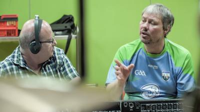 Michael B&ouml;hler und Helmer Rick am Mischpult 