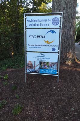 Unsere wichtigen Partner werden bereits am Eingang begr&uuml;&szlig;t 