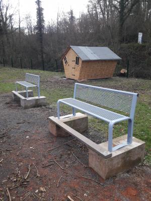 neue B&auml;nke an Platz 4 