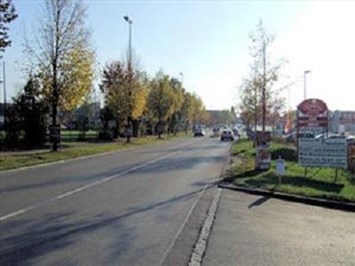 Stra&szlig;e  (Bild vergr&ouml;&szlig;ern)