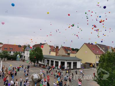 Foto des Albums: Bunte Ballons "statt Fest"