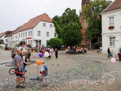 Foto des Albums: Bunte Ballons "statt Fest"