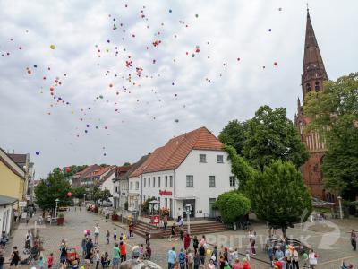 Foto des Albums: Bunte Ballons "statt Fest"