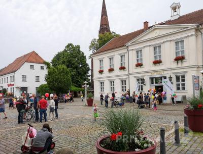 Foto des Albums: Bunte Ballons "statt Fest"