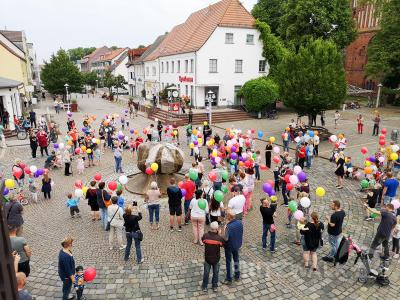 Foto des Albums: Bunte Ballons "statt Fest"