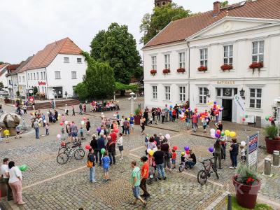 Foto des Albums: Bunte Ballons "statt Fest"