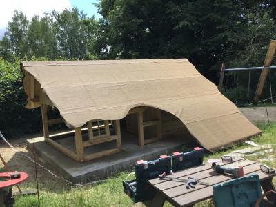 Foto des Albums: Unser neues Spielhaus im großen Garten
