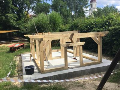 Foto des Albums: Unser neues Spielhaus im großen Garten