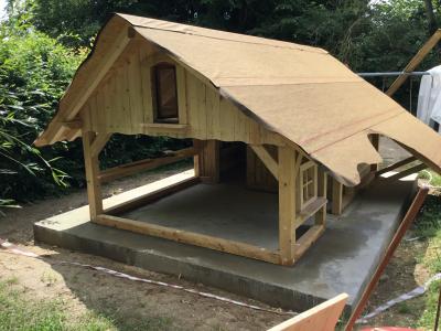 Foto des Albums: Unser neues Spielhaus im großen Garten