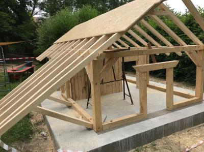 Foto des Albums: Unser neues Spielhaus im großen Garten