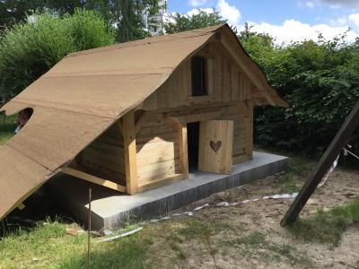 Foto des Albums: Unser neues Spielhaus im großen Garten