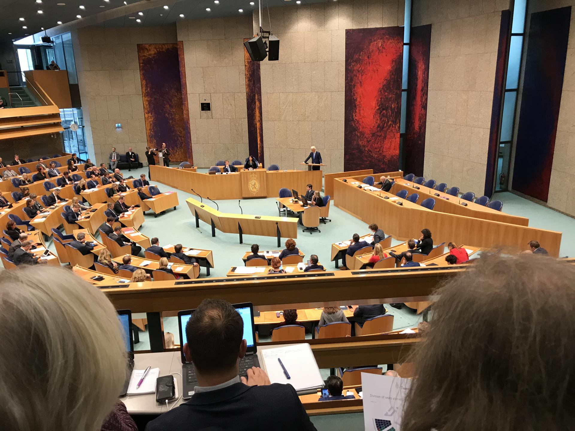 Bild: Plenarsaal des Parlaments der Zweiten Kammer (Plenaire zaal Tweede Kamer)