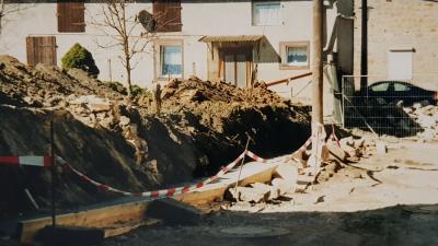 Vorschaubild: Häuschenstraße-Dezember 2002-Die eingestürtzte Mauer bei Fam  Dube