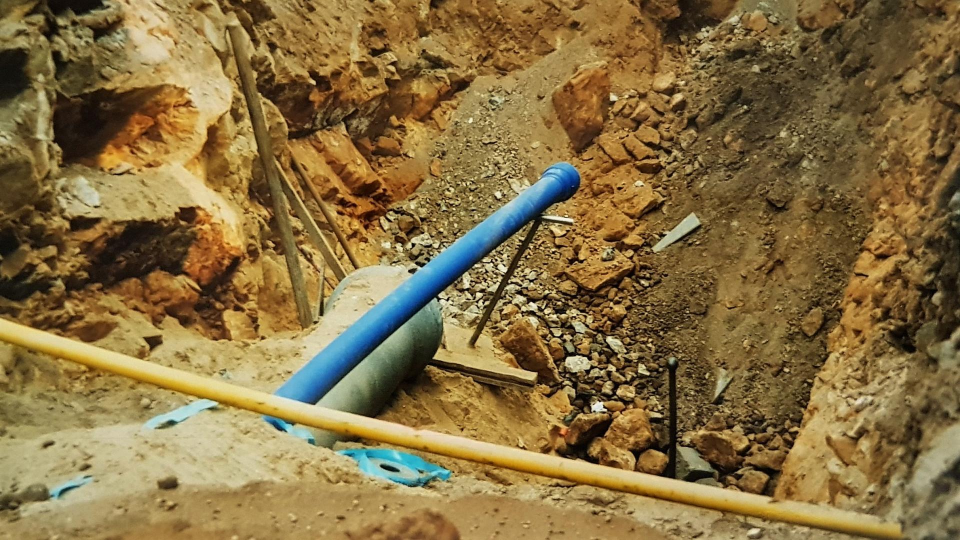 Bild : Neustadt-September 2002-Verlegung Regenwasser und Trinkwasserleitungen