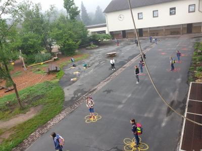 Foto des Albums: Auf dem Schulhof