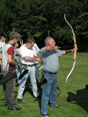 Foto des Albums: Vergleichswettkampf Bogen-Luftgewehr (18. 09. 2004)