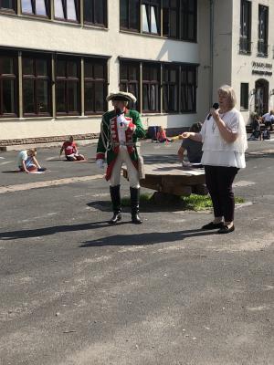 Foto des Albums: Zeugnisausgabe mit Baron Münchhausen