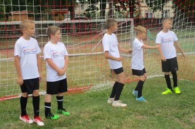 Foto des Albums: Ralf Rangnick Stiftung &  Paten Dachdeckermeister D. Hoffmann übergeben Scheck für unsere Schüler (17. 07. 2020)