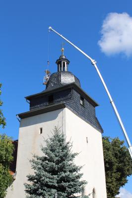 Foto des Albums: Kirchturm in Blankenburg bekommt Kirchknopf am 17.07.2020