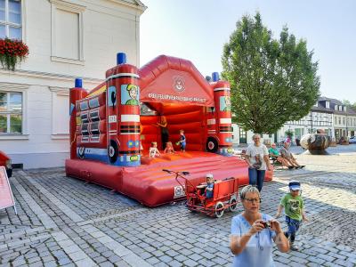 Auf der H&uuml;pfburg hatten auch die Kleinen viel Spa&szlig;. Foto: Halldor Lugowski/Stadt Pritzwalk  (Bild vergr&ouml;&szlig;ern)