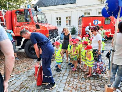 Die Kita Kinderland schaute dem Treiben gespannt zu. Foto: Halldor Lugowski  (Bild vergr&ouml;&szlig;ern)