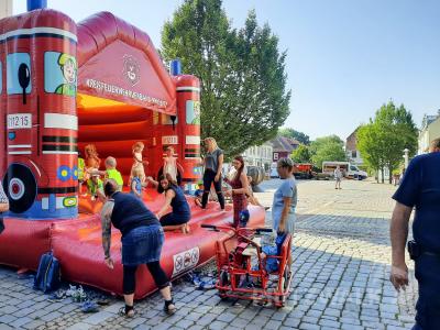 Zum Ausklang ging es noch einmal auf die H&uuml;pfburg. Foto: Halldor Lugowski  (Bild vergr&ouml;&szlig;ern)