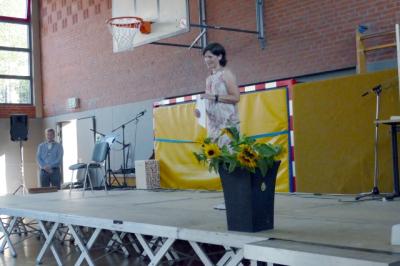 Frau Bielefeld begr&uuml;&szlig;t 