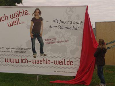 Foto des Albums: Enthüllung des Großflächenplakates der Erst- und Jungwählerkampagne "Ich wähle, weil..." (19.09.2008)
