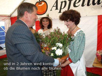 Foto des Albums: 14. Niederlausitzer Apfeltag und Krönung der neuen Äppelmoid 2008 - 2010 in Döllingen (28. 09. 2008)
