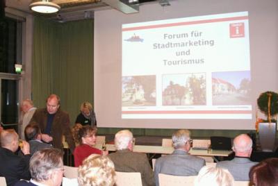 Foto des Albums: Ausstellung „Fenster zur Altstadt - Hans-Jürgen Brauer" in der Tourist Information