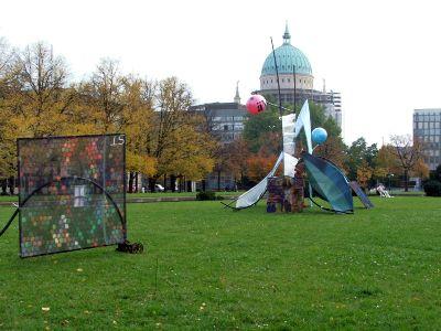 Foto des Albums: Abstrakte Kunst auf dem Platz der Einheit? (15.10.2008)