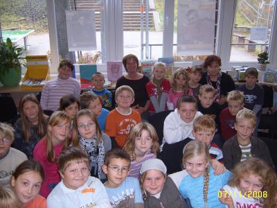 Foto des Albums: Autorin Simone Trieder und die 4. Klasse der Grundschule Zielitz (07. 11. 2008)