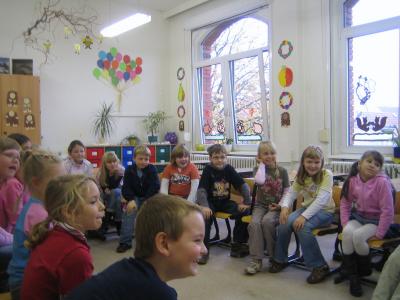 Foto des Albums: Autorenlesung mit Gudrun Billowie in der Rogätzer Grundschule (07. 11. 2008)