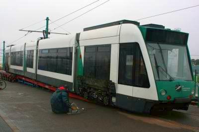Foto des Albums: Letzte sanierte "Combino" Straßenbahn kommt zurück (12.12.2008)