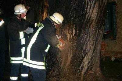 Bild: 31.12.08 Brand der Linde am Pfarrhaus