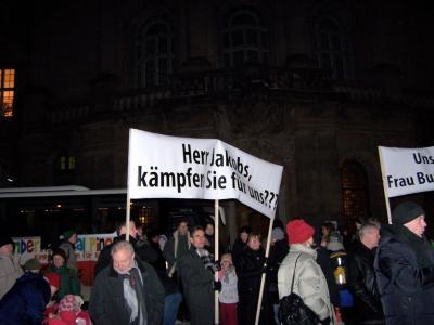 Foto des Albums: Demonstration für das Kindermusiktheater Buntspecht vor dem Stadthaus (12.01.2009)