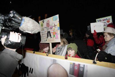 Foto des Albums: Demonstration für das Kindermusiktheater Buntspecht vor dem Stadthaus - Serie 2 (12.01.2009)