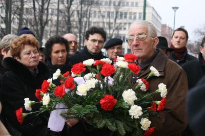 Foto des Albums: Gedenkveranstaltung für die Opfer von Faschismus und Krieg am Platz der Einheit (27.01.2009)